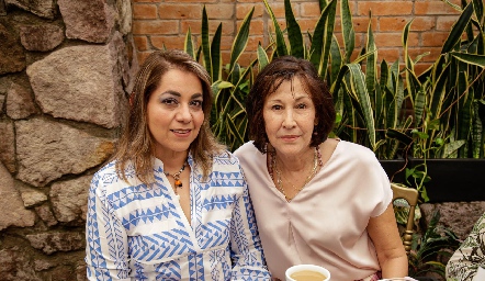  Mine Echavarría y Lupita Chávez.