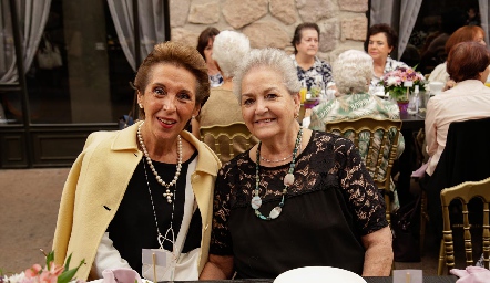  Licha Abella y Marcela Borbolla.