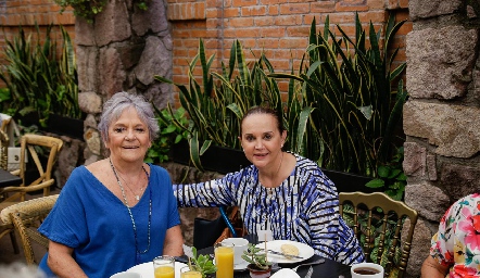  Raquel Bárcena y Lucy Villanueva.
