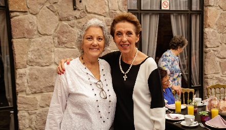  Belenda González y Licha Abella.