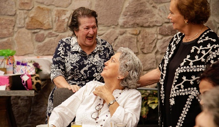  Amalia Matienzo, Belenda González y Yolanda González.