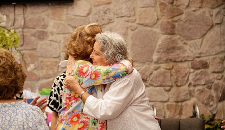  Felicitando a Belenda.