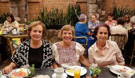  Yolanda, Juana María y Tere González.