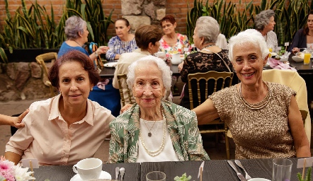  Tere González, Lucía Carrillo y Lucía González.