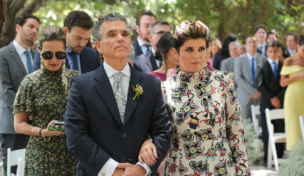  Luis Motilla y Verónica Martínez, papas del novio.