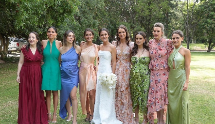  La novia con sus amigas.