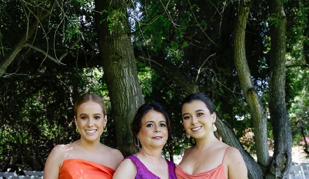  Lucía Bravo con sus hijas Ana Lucía y Nuria Esparza.