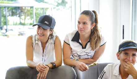  Lourdes y Érika.