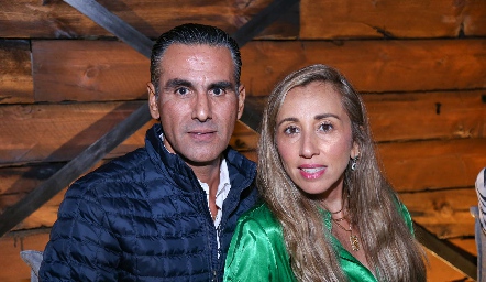  Gilberto Enríquez y Gabriela Rubio.