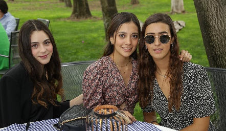  Sofía Monzón, Sigrid Zendejas e Isabel Gutiérrez.