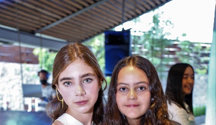  Macarena Rosillo y Alexa Miranda.