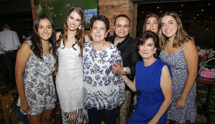  Paola Humara, Fer Loza, Susana de Andrés, Claudia Fich, Ángeles Andrés, Susana Andrés y Montse Humara.