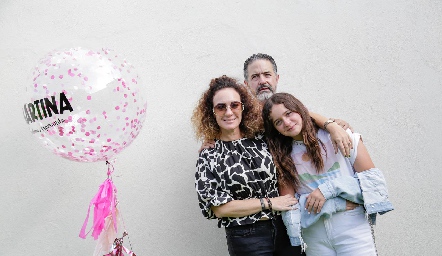  Julieta Morales y Julián Castro con su hija Martina.
