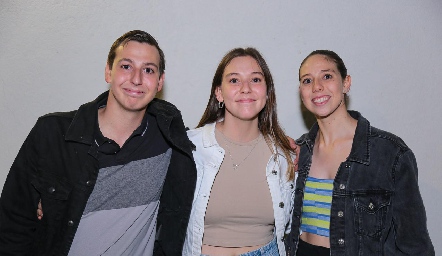  José Ángel, Ale y Ana Morales Hunter.