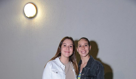  Ale Morales y Ana Morales.
