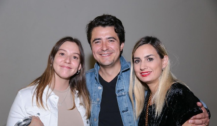  Ale Morales , Adrián Martínez Montse Muñiz.
