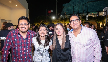  Charly, Jimena, Ana Karen y Adrian Sánchez.