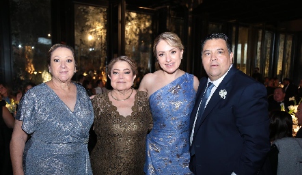  María Del Refugio Cornejo, Patricia Coss, Viviana Cornejo y Mario Cornejo.