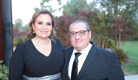 Alejandra y Víctor Hernández.