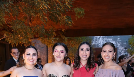  Caro, Rebe, Ana Paula y Renata Flores.
