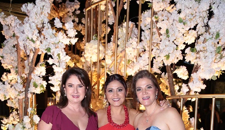  Ana Luisa Medina, Nohemí Reza y Adriana Coliñon.