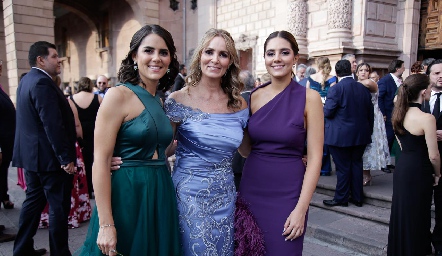  Aracely Cano con sus hijas Paola y Valentina Hernández.