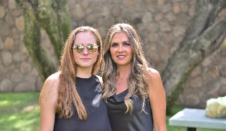  Daniela Rodríguez y Bety Villegas.