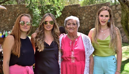  Daniela Rodríguez, Bety Villegas, María Berrones y Andrea González .