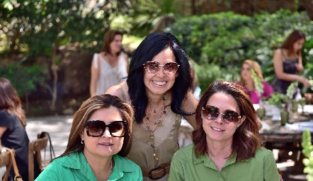  Elsa Félix, Laura Rodríguez y Fernanda Félix.