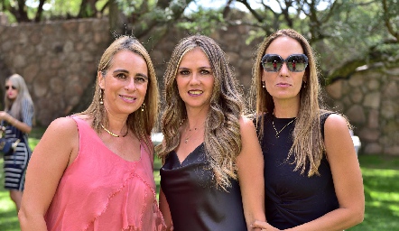  Meritchell Galarza, Bety Villegas y Liliana Marti .