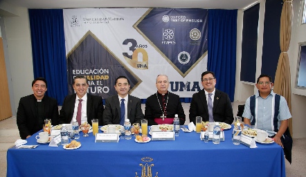  P. Pepe Toño, José Sánchez, Rector Arturo Morones Zavala, Arzobispo Jorge Alberto Cavazos Arizpe, Luis Felipe y P. Alejandro García.