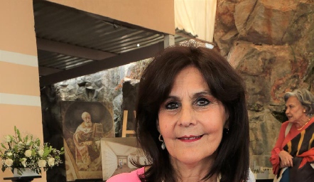  Luchi Castelo con su nieta.