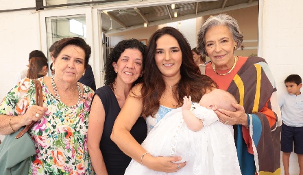  Flor Hernández, Ale Labastida, Ana Paula Valdés y Victoria Labastida con Diego.