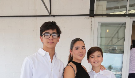  Pablo, Inés y Rodrigo Díaz Valdés.