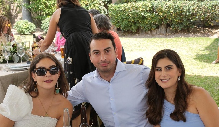  Isabela, Jojan y Lu Castelo.