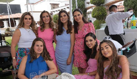  Begoña Muriel, Lucía Martín Alba, Lu Castelo, Marina Jourdain, Isa López, Fer Arriaga y Silvana Zendejas.