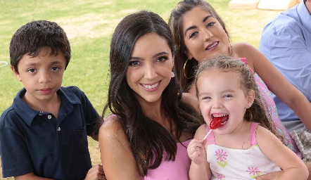  Patricio Risul, Regina Gracia, Fernanda Arriaga y Silvana Zendejas.