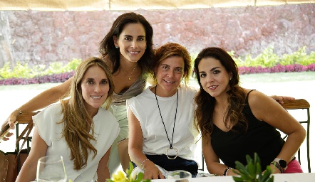  Daniela Llano, Anilú Enríquez, Ale Alcalde y Fernanda Castillo.