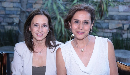  Carmen Bravo y Consuelo Rodríguez.