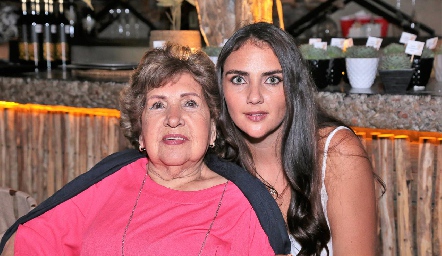  Lupita García y Andrea Rossel.