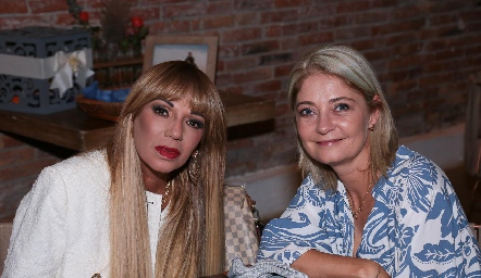  Mónica Tame y Chelo harris.