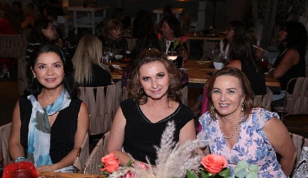  Martha Carrillo, Blanca Martell y Teté Castro.