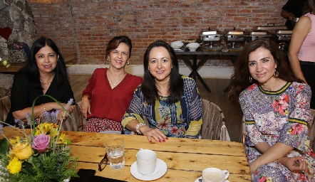  Patricia González, Norma Medellin, Oli Flores y Grisel Martinez.