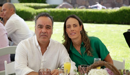  Enrique Flores y Karla Ortiz.