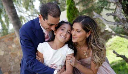  Carlos Chevaile y Coco Canseco con su hija Sofía.