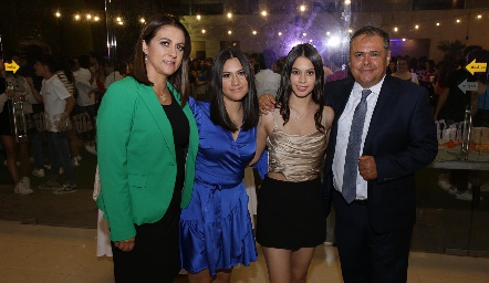  Martha Álvarez, Ana Sofía Álvarez, Natalia Álvarez y Juan Carlos Banda.