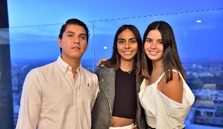  Santiago Perafán, Ximena Anaya y Pepi Tobías .