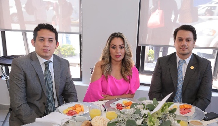  Marco Hurtado, Ivonne Medina y Miguel Caballero.