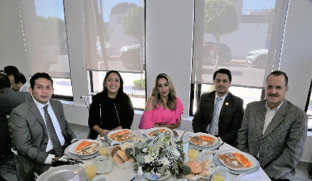  Marco Hurtado, Vania Mier, Ivonne Medina, Miguel Caballero y Alberto Narváez.