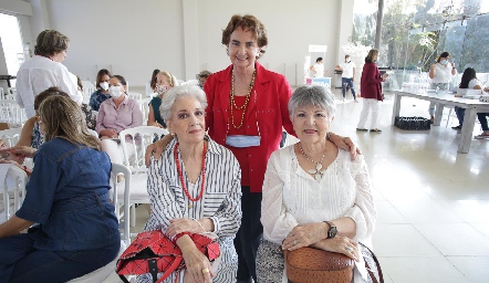  Menchus Cambeses, Yolanda Hansmann y Emma Almaguer.